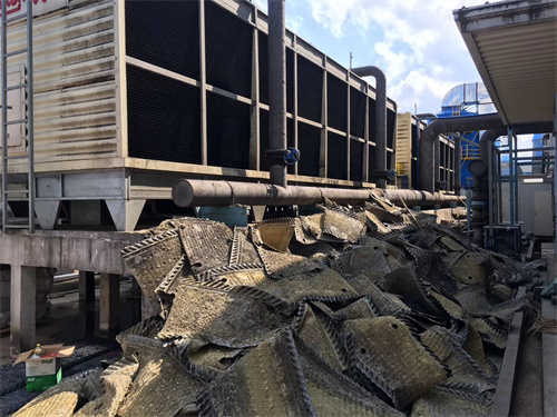 柴油發(fā)動(dòng)機(jī)進(jìn)/排氣管的組成和作用